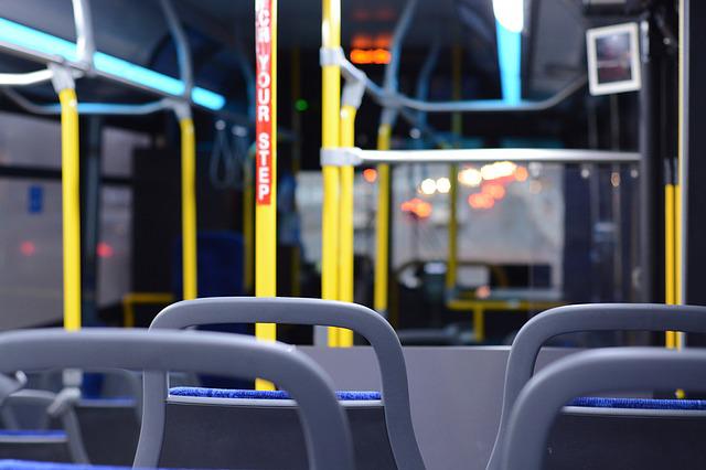 vnitřek klasického autobusu