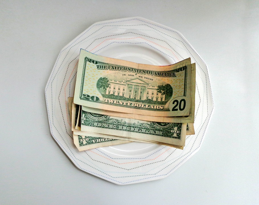 dolary na talíři